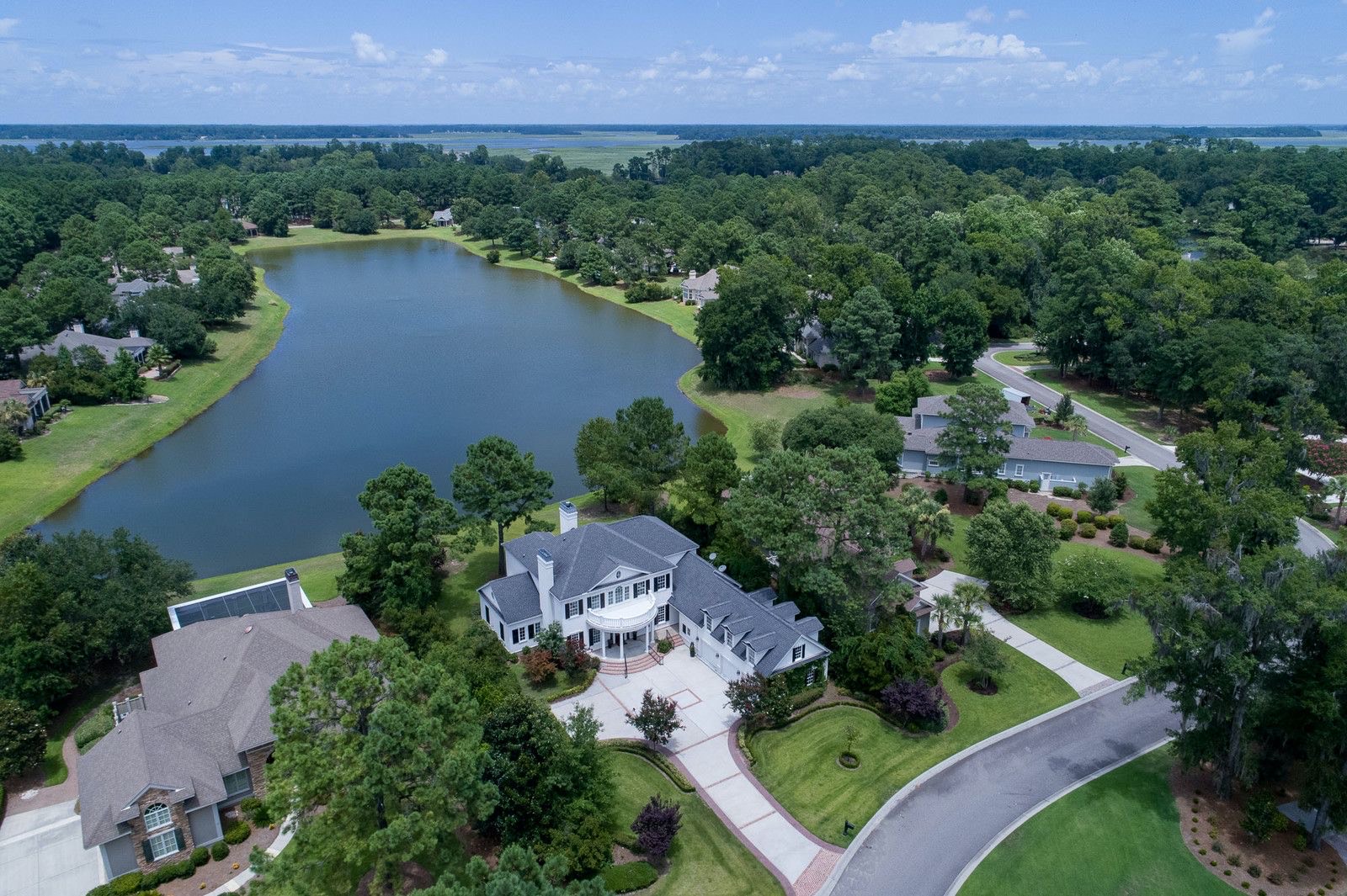 A powerful seller strategy that flips the script. Learn how reverse offers can drive results in Bluffton and Hilton Head Island real estate.