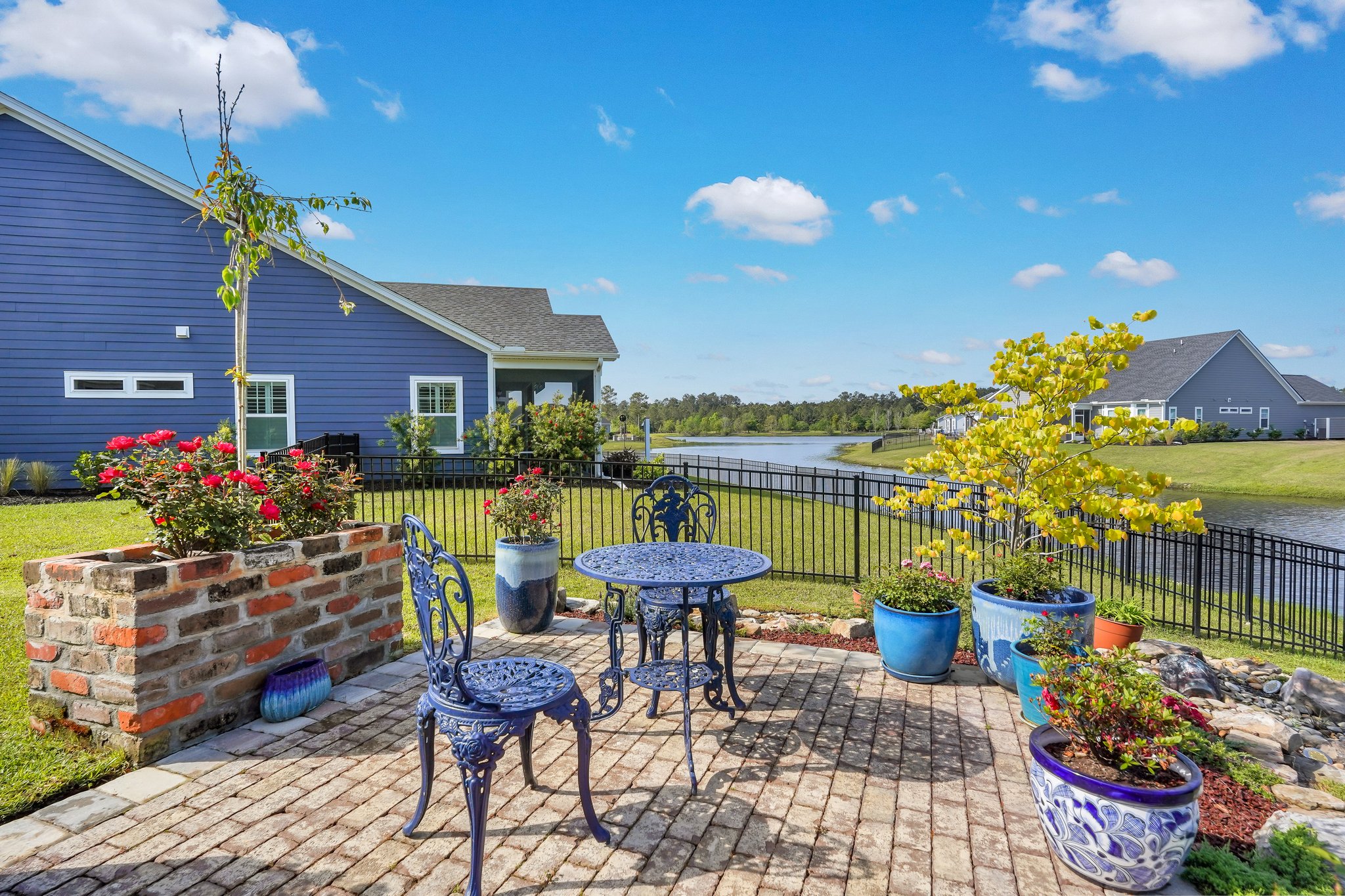 Summer staging tips for Hilton Head and Bluffton homes—light, cool, clean, and outdoor-ready spaces.