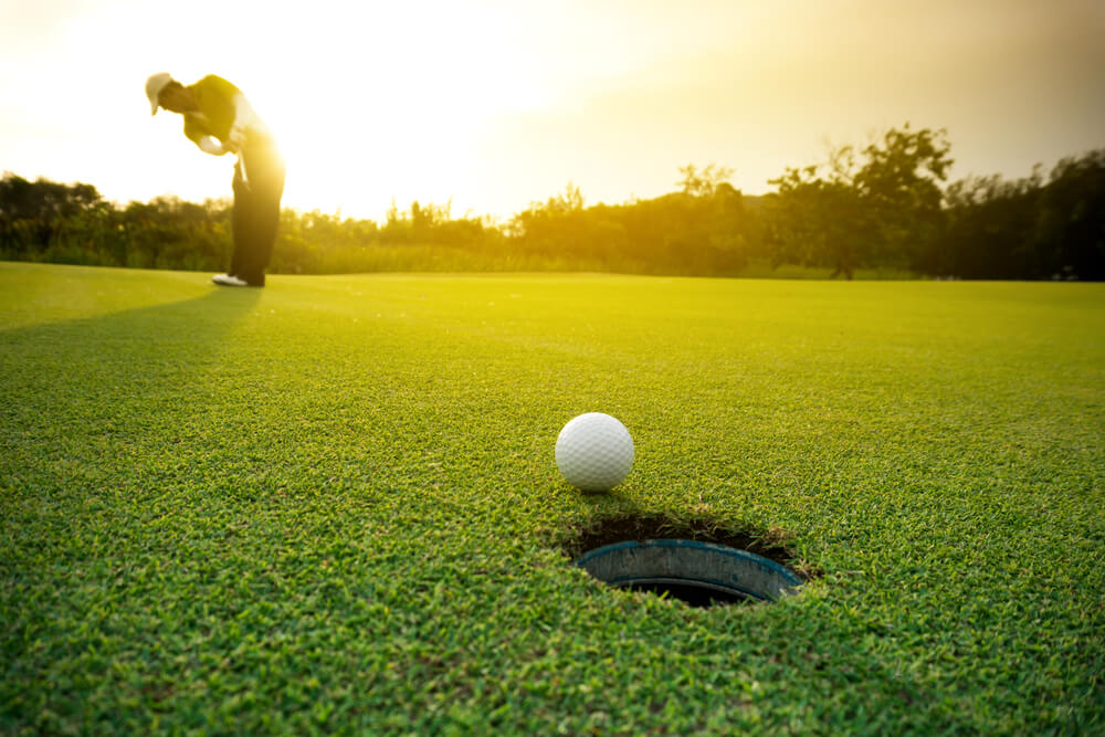 Golfer putting at RBC Heritage on Hilton Head Island