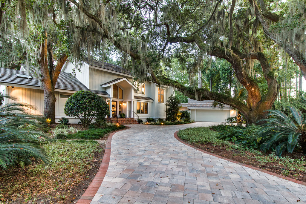 Decluttering tips in action before home listing